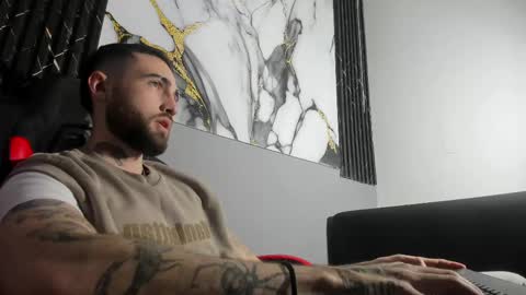 Snapshot of luke_davis01 chatting on September 9, 1:43 pm LUKE online show from September 9, 1:43 pm