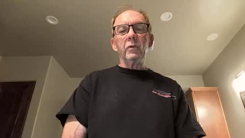 luv_missle online show from March 3, 8:01 am