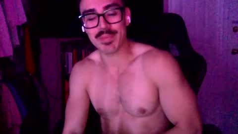 luvrboy77 online show from August 2, 5:50 am