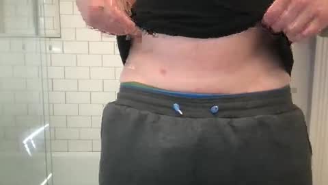 lvguynextdoor440656 online show from April 24, 4:42 pm