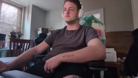 J online show from February 18, 9:56 pm