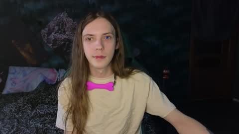 Snapshot of m1shq chatting on March 12, 9:55 am m1shq online show from March 12, 9:55 am