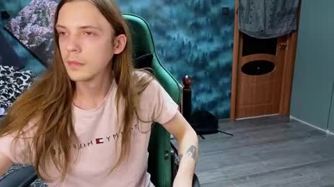 Snapshot of m1shq chatting on March 7, 12:04 am m1shq online show from March 7, 12:04 am