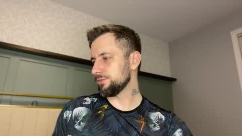 m_stephen online show from April 25, 3:31 am