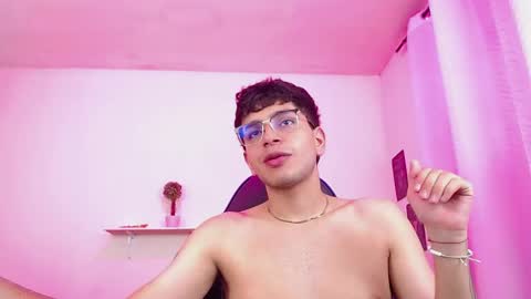 Max online show from April 10, 3:19 pm