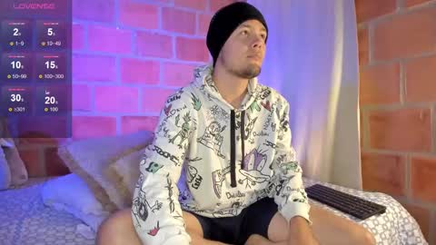 Snapshot of maax_taylor01 chatting on March 7, 9:51 am online show from March 7, 9:51 am