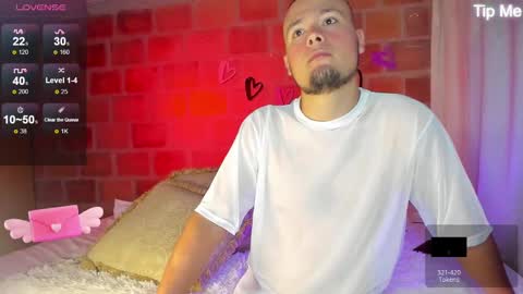 Snapshot of maax_taylor01 chatting on February 16, 12:43 pm online show from February 16, 12:43 pm