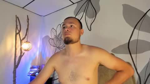 Snapshot of maax_taylor01 chatting on October 18, 9:09 pm online show from October 18, 9:09 pm