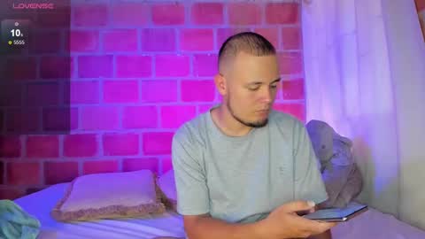 Snapshot of maax_taylor01 chatting on February 13, 7:10 pm online show from February 13, 7:10 pm