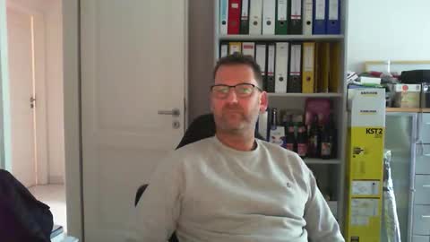 macfly67 online show from November 10, 12:43 pm