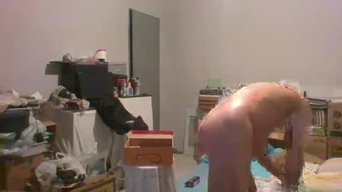 Snapshot of machoalex chatting on October 19, 5:56 am MACHOLIVRE online show from October 19, 5:56 am