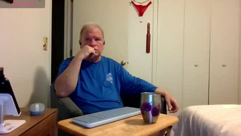 mackdocc001 online show from April 24, 8:22 pm