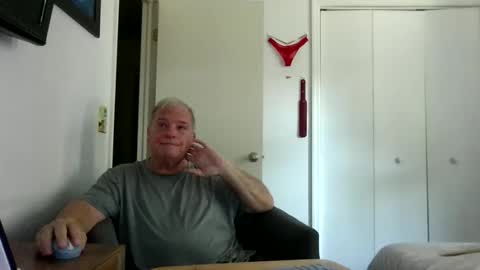 mackdocc001 online show from April 22, 6:12 pm