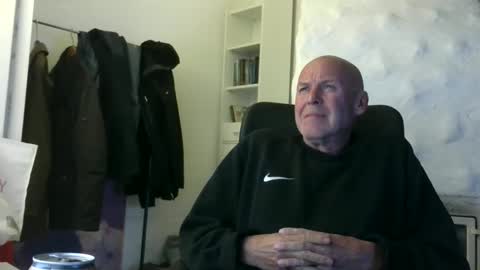 Snapshot of madio1187940 chatting on October 17, 4:33 pm madio1187940 online show from October 17, 4:33 pm
