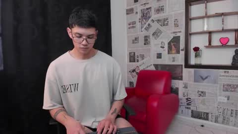 Snapshot of magic_boy01 chatting on February 20, 8:03 pm Damian Rivers online show from February 20, 8:03 pm