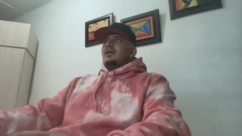 magic_milk23 online show from October 31, 9:01 am