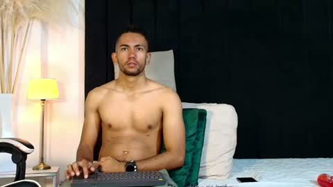 maicolparker0 online show from June 15, 2:42 pm