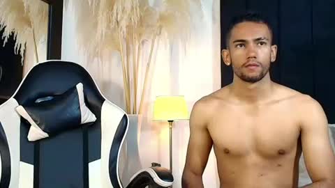 maicolparker0 online show from June 18, 1:05 pm
