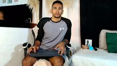 maicolparker0 online show from June 22, 12:53 pm