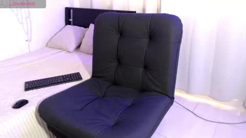 maison_xmed online show from May 4, 8:32 pm