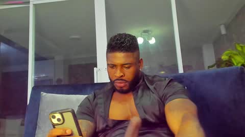 Snapshot of makonneen chatting on December 4, 3:37 am Makonnen online show from December 4, 3:37 am