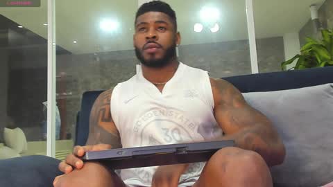 Snapshot of makonneen chatting on December 24, 3:05 am Makonnen online show from December 24, 3:05 am