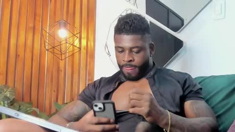 Snapshot of makonneen chatting on February 12, 1:30 am Makonnen online show from February 12, 1:30 am