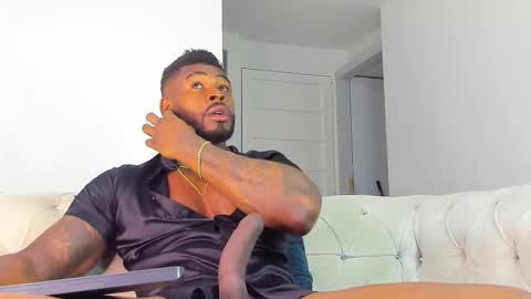 Snapshot of makonneen chatting on October 18, 11:09 pm Makonnen online show from October 18, 11:09 pm