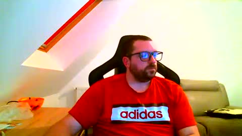 breton online show from December 17, 5:36 pm