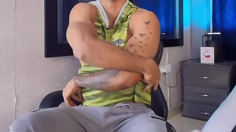 Snapshot of manolo_hot1 chatting on February 21, 2:59 pm Manolo Hot 1 online show from February 21, 2:59 pm