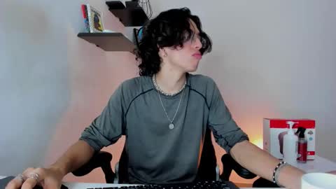 Manuel online show from November 26, 6:55 pm