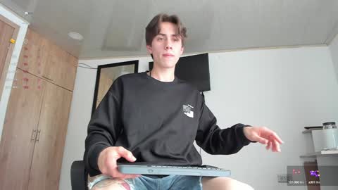 Snapshot of manucute_23_ chatting on January 2, 4:35 pm manucute 23 online show from January 2, 4:35 pm