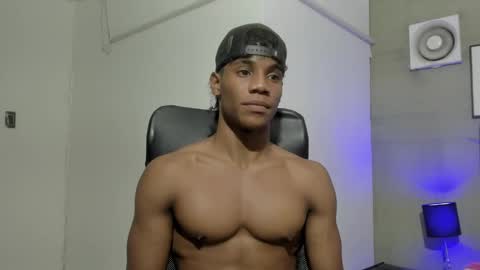 Snapshot of marcelo_dosantos77 chatting on December 10, 3:52 am MARCELO online show from December 10, 3:52 am