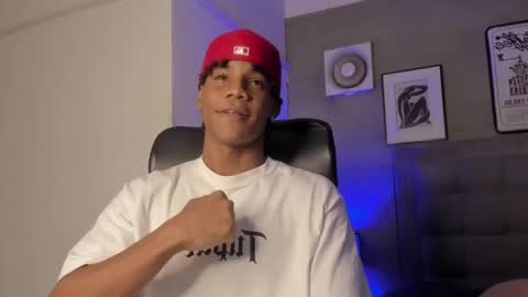 Snapshot of marcelo_dosantos77 chatting on December 18, 3:26 am MARCELO online show from December 18, 3:26 am
