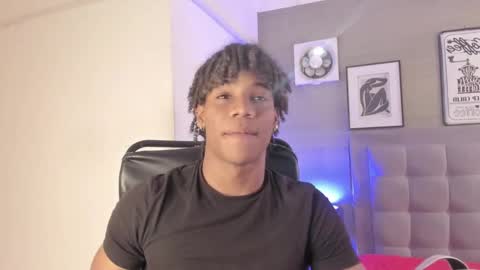 Snapshot of marcelo_dosantos77 chatting on March 1, 6:11 pm MARCELO online show from March 1, 6:11 pm