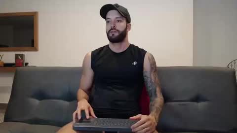 Snapshot of marcoandpolo01 chatting on February 12, 1:09 am Marco Polo online show from February 12, 1:09 am