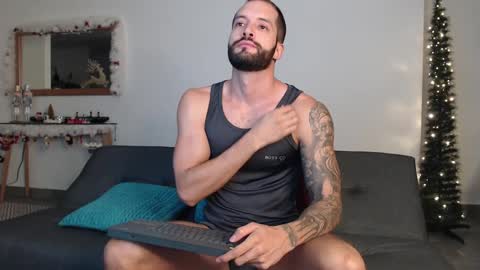 Snapshot of marcoandpolo01 chatting on December 30, 1:58 am Marco Polo online show from December 30, 1:58 am