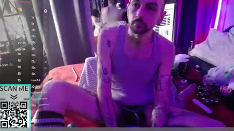 marctheslut online show from March 5, 8:32 am