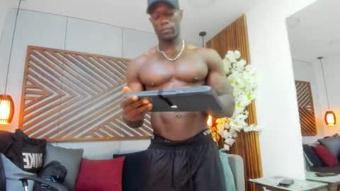 Snapshot of marcusblack_ chatting on October 18, 3:17 pm Marcusssss online show from October 18, 3:17 pm