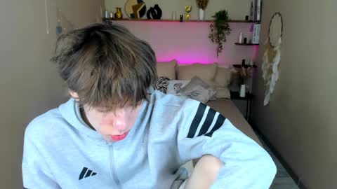 Mark online show from April 10, 2:46 pm