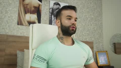 Snapshot of mark_hazze chatting on February 16, 10:10 pm Mark online show from February 16, 10:10 pm