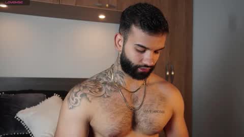 Snapshot of mark_hazze chatting on September 18, 9:39 pm Mark online show from September 18, 9:39 pm