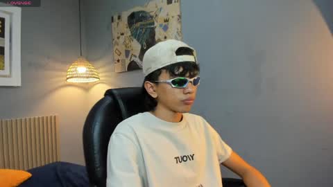 markbowie online show from April 18, 7:18 pm