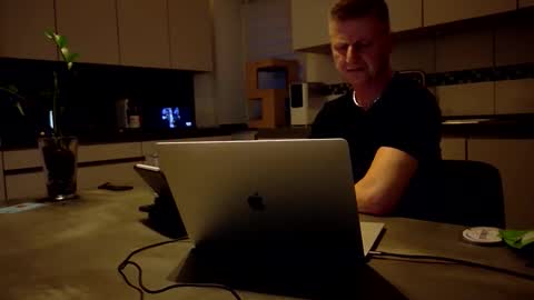 markcgn242649 online show from April 5, 6:37 pm