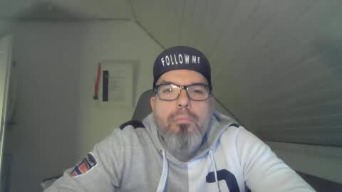 marriedcock1980 online show from December 15, 7:05 am