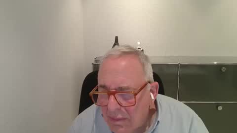 martin_1947 online show from October 23, 9:07 pm