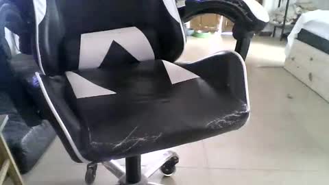 martingillesg online show from April 26, 3:42 pm