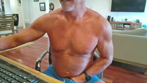 mascmuscle49 online show from April 7, 7:03 pm
