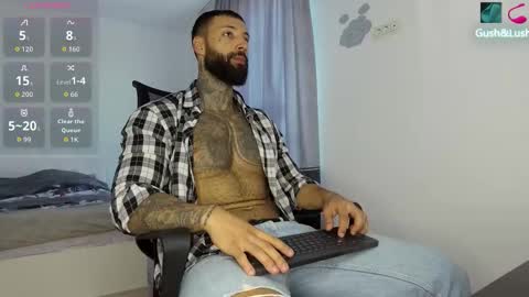 Snapshot of masculineguy69 chatting on October 10, 7:13 am masculineguy69 online show from October 10, 7:13 am