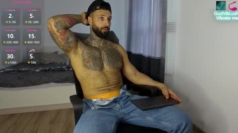 Snapshot of masculineguy69 chatting on October 18, 7:46 am masculineguy69 online show from October 18, 7:46 am